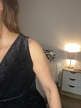 EmelyGigi online show from 04/14/26, 05:18