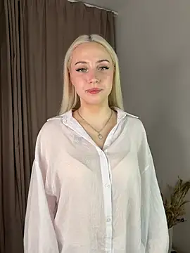 Snapshot of Lynnelsu chatting on 03/27/26, 09:38 Lynnelsu online show from 03/27/26, 09:38