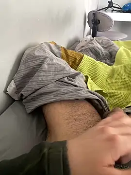 hardboii00 online show from 04/18/26, 08:38