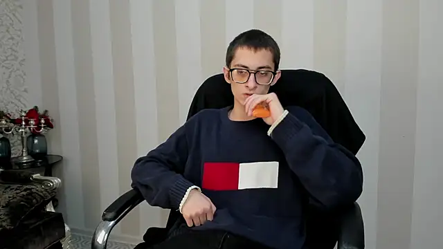 Snapshot of RonBevs chatting on 04/02/26, 07:31 RonBevs online show from 04/02/26, 07:31