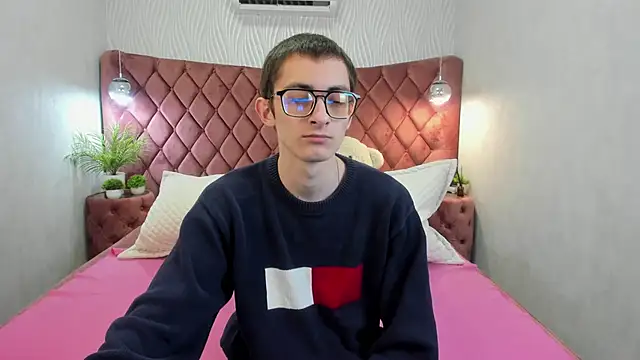 Snapshot of RonBevs chatting on 04/09/26, 07:20 RonBevs online show from 04/09/26, 07:20