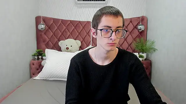 Snapshot of RonBevs chatting on 04/15/26, 07:58 RonBevs online show from 04/15/26, 07:58