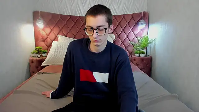 Snapshot of RonBevs chatting on 03/19/26, 07:58 RonBevs online show from 03/19/26, 07:58