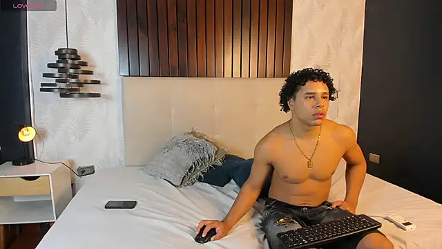 Snapshot of Couple_So_Hott chatting on 04/04/26, 07:53 Couple So Hott online show from 04/04/26, 07:53