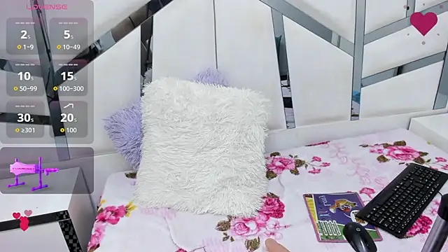 Snapshot of Emily_Collins_1 chatting on 04/07/26, 06:37 Emily Collins 1 online show from 04/07/26, 06:37