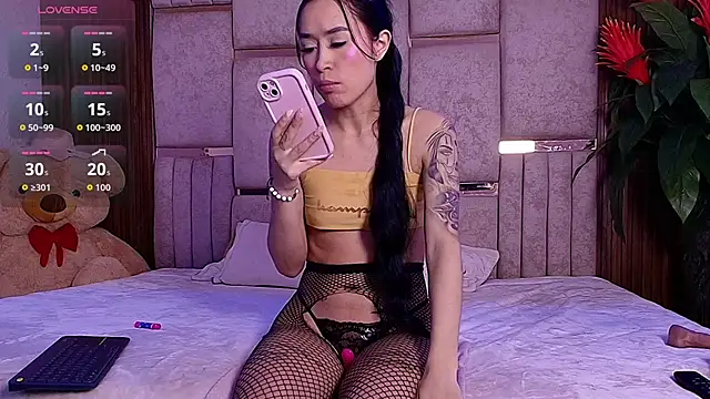 Snapshot of Zoe-_-din chatting on 04/14/26, 03:33 Zoe- -din online show from 04/14/26, 03:33