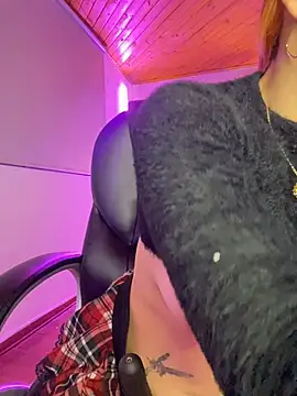 Snapshot of Saraaa_pink_ chatting on 04/13/26, 07:01 Saraaa pink online show from 04/13/26, 07:01