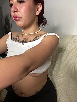 Snapshot of Saraaa_pink_ chatting on 03/20/26, 02:12 Saraaa pink online show from 03/20/26, 02:12