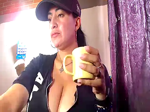 Alexandrina online show from 10/24/25, 04:06