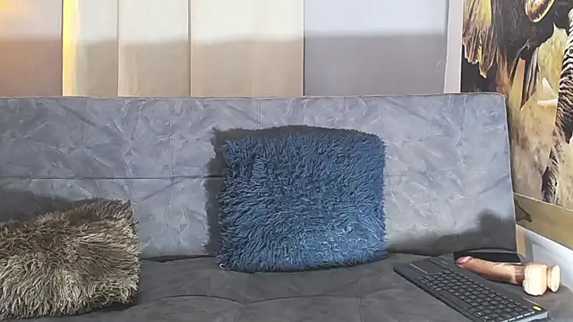 Snapshot of issi_belle__ chatting on 04/09/26, 04:03 issi belle online show from 04/09/26, 04:03