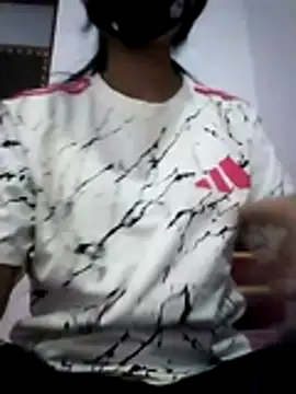 Snapshot of Tasty_Cherry chatting on 04/19/26, 01:01 Tasty Cherry online show from 04/19/26, 01:01
