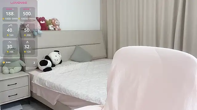 Snapshot of Sisi-000 chatting on 04/04/26, 11:28 Sisi-000 online show from 04/04/26, 11:28