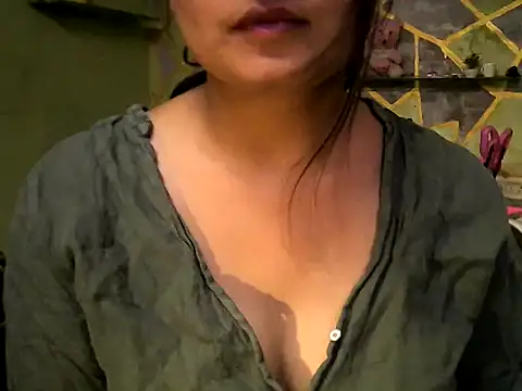 Snapshot of YAMUNA_012 chatting on 03/18/26, 11:13 YAMUNA 012 online show from 03/18/26, 11:13