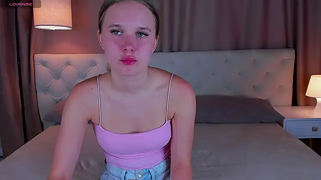 Snapshot of Alice_Pleasance chatting on 07/07/26, 01:08 Alice Pleasance online show from 07/07/26, 01:08