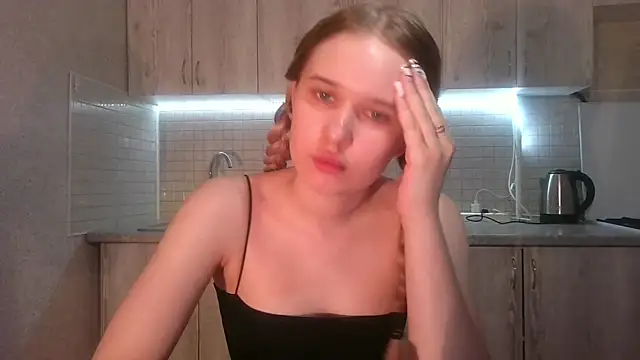 Snapshot of Alice_Pleasance chatting on 06/11/26, 06:16 Alice Pleasance online show from 06/11/26, 06:16