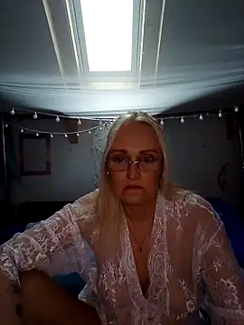 Snapshot of roxy_74 chatting on 03/13/26, 11:15 roxy 74 online show from 03/13/26, 11:15