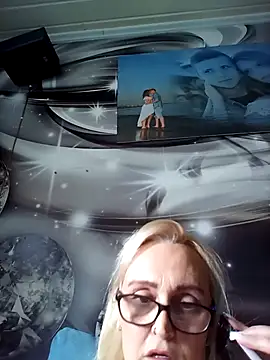 Snapshot of roxy_74 chatting on 03/12/26, 12:09 roxy 74 online show from 03/12/26, 12:09