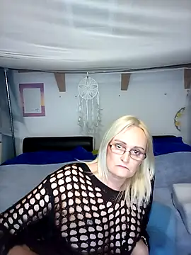 Snapshot of roxy_74 chatting on 03/19/26, 11:54 roxy 74 online show from 03/19/26, 11:54