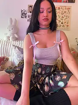 Snapshot of Elisabelle chatting on 06/14/26, 11:06 Elisabelle online show from 06/14/26, 11:06
