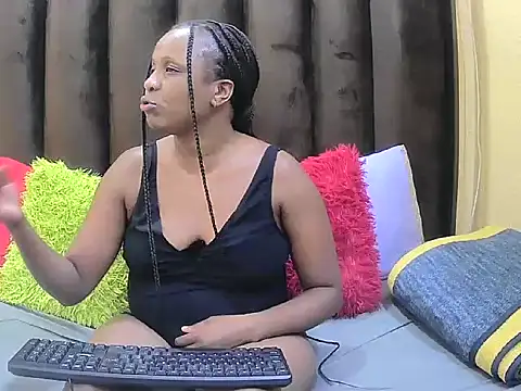 Snapshot of queensBetty chatting on 03/13/26, 05:18 queensBetty online show from 03/13/26, 05:18