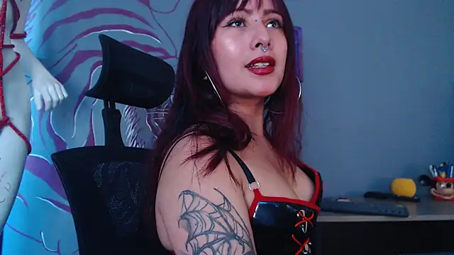 Regina Iris online show from 05/05/26, 01:36