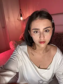 Snapshot of KarolyneLune chatting on 04/11/26, 07:39 KarolyneLune online show from 04/11/26, 07:39