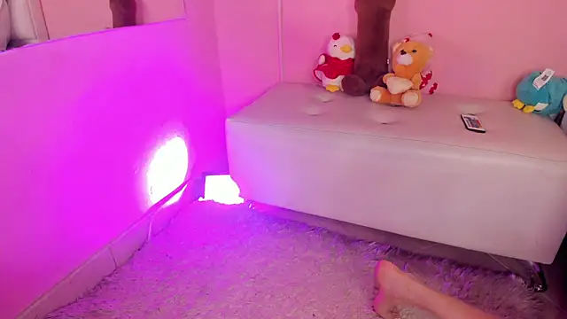 Snapshot of KarolyneLune chatting on 03/23/26, 08:30 KarolyneLune online show from 03/23/26, 08:30