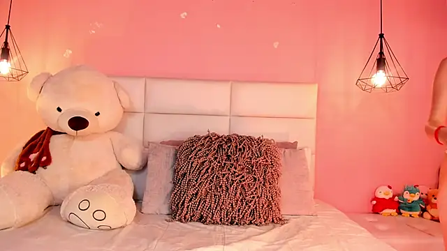KarolyneLune online show from 06/18/26, 08:14