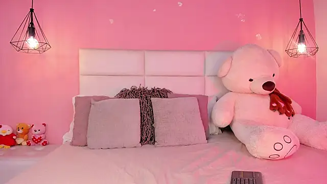 KarolyneLune online show from 05/05/26, 07:17