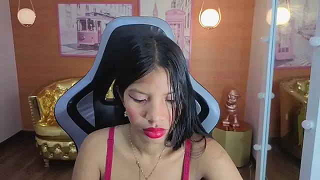 Snapshot of emily_smith_t chatting on 07/02/26, 12:33 emily smith t online show from 07/02/26, 12:33