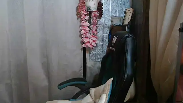 Snapshot of small_13 chatting on 05/13/26, 02:57 small 13 online show from 05/13/26, 02:57