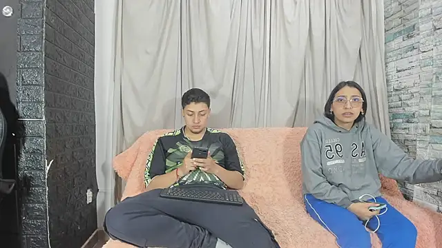 NoahAndBunny online show from 05/04/26, 11:13