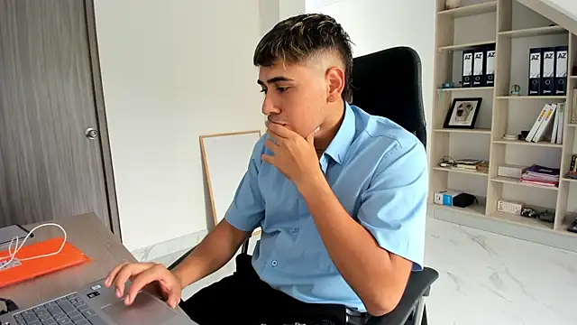 Boss Secret online show from 04/21/26, 06:58