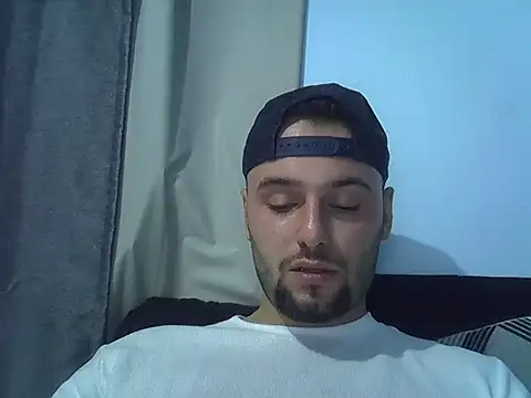 Snapshot of piazaocwb23 chatting on 04/08/26, 02:35 piazaocwb23 online show from 04/08/26, 02:35