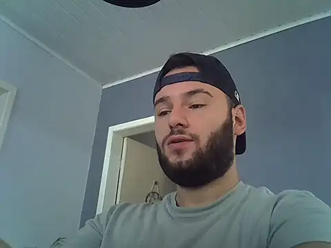 Snapshot of piazaocwb23 chatting on 03/27/26, 02:40 piazaocwb23 online show from 03/27/26, 02:40