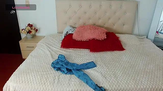 Snapshot of estrella_hank chatting on 04/14/26, 07:30 estrella hank online show from 04/14/26, 07:30