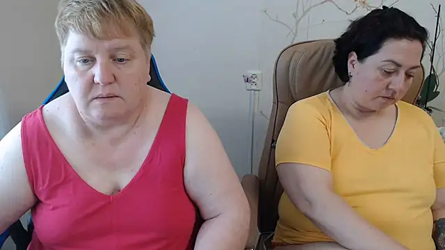 Snapshot of Lindy-Jeanie chatting on 06/15/26, 03:55 Lindy-Jeanie online show from 06/15/26, 03:55