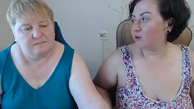 Snapshot of Lindy-Jeanie chatting on 07/04/26, 04:33 Lindy-Jeanie online show from 07/04/26, 04:33