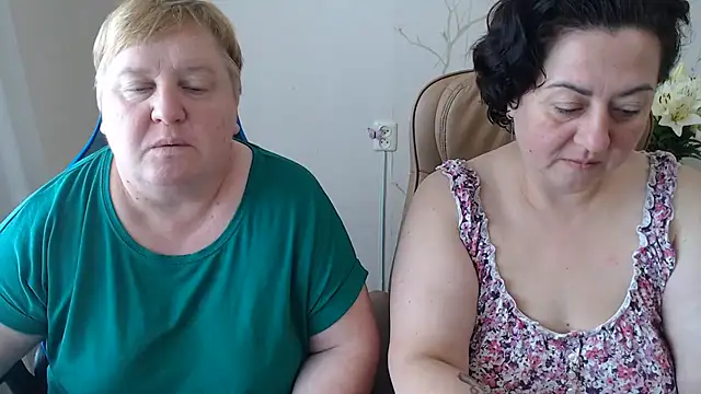 Snapshot of Lindy-Jeanie chatting on 07/10/26, 10:04 Lindy-Jeanie online show from 07/10/26, 10:04