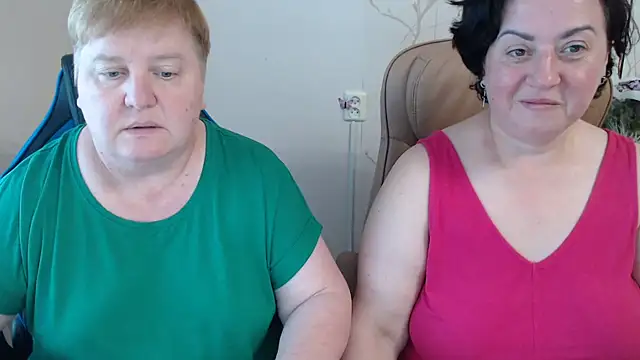 Snapshot of Lindy-Jeanie chatting on 06/16/26, 04:40 Lindy-Jeanie online show from 06/16/26, 04:40