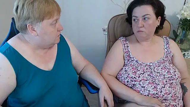 Snapshot of Lindy-Jeanie chatting on 07/13/26, 04:50 Lindy-Jeanie online show from 07/13/26, 04:50