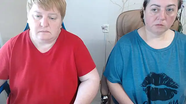 Snapshot of Lindy-Jeanie chatting on 06/07/26, 06:51 Lindy-Jeanie online show from 06/07/26, 06:51