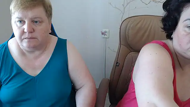 Snapshot of Lindy-Jeanie chatting on 06/21/26, 12:44 Lindy-Jeanie online show from 06/21/26, 12:44