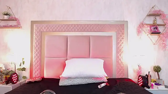 Alma Monclair  online show from 04/08/26, 08:21