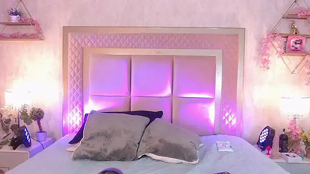 Alma Monclair  online show from 03/31/26, 07:27