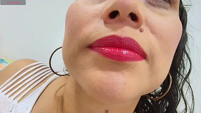carlaantonellii online show from 04/15/26, 03:56
