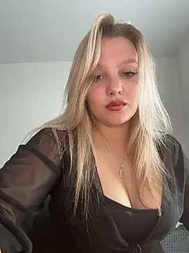 Snapshot of bettyloveu chatting on 06/03/26, 04:13 bettyloveu online show from 06/03/26, 04:13