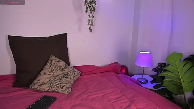 Snapshot of cuttie_blondie chatting on 03/28/26, 11:11 cuttie blondie online show from 03/28/26, 11:11