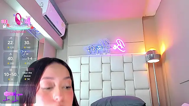 MiaCamille  online show from 04/21/26, 07:31