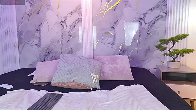 charlotte quee  online show from 07/01/26, 06:52